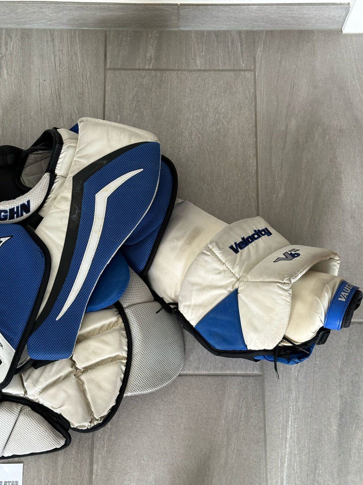 Goalie Brustpanzer Vaughn Velocity V6 2000 – Galley Loic #28 – Bild 3